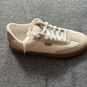 Levi's Men's Cream Canvas Low-Top Sneakers with Brown Rubber Sole
